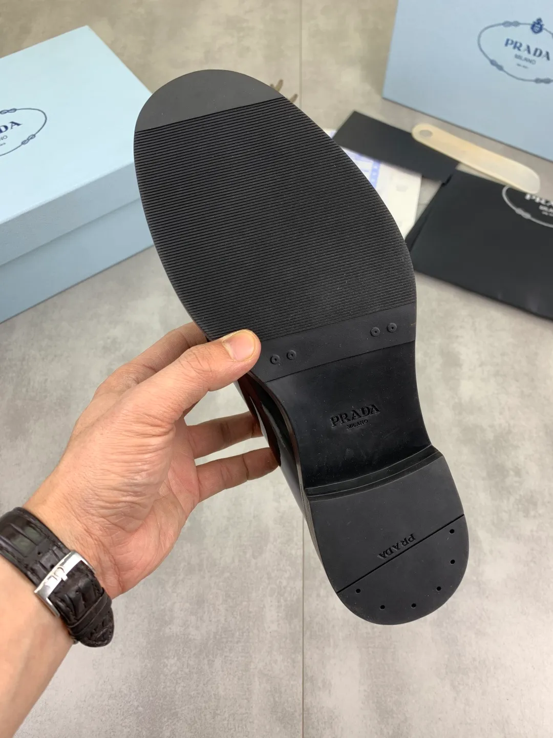 Men's Men's Shoes💰P640💰[New Style] High Quality Water-dyed Niuli 🆘[PRADA] Prada's latest casual business leather shoes for men! Listed simultaneously! The fabric is made of specially imported original calfskin, and the interior is made of imported water-dyed cowhide. It is absolutely luxurious and leads the fashion trend. High-end combination rubber outsole, size: 38-44 (45 and 46 can be customized) 3️⃣ colors available